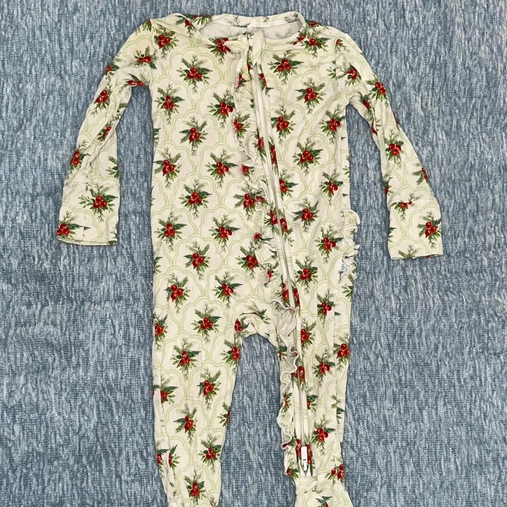 Posh Peanut White, Green and Red Floral Kids Footie - Picture 4 of 4